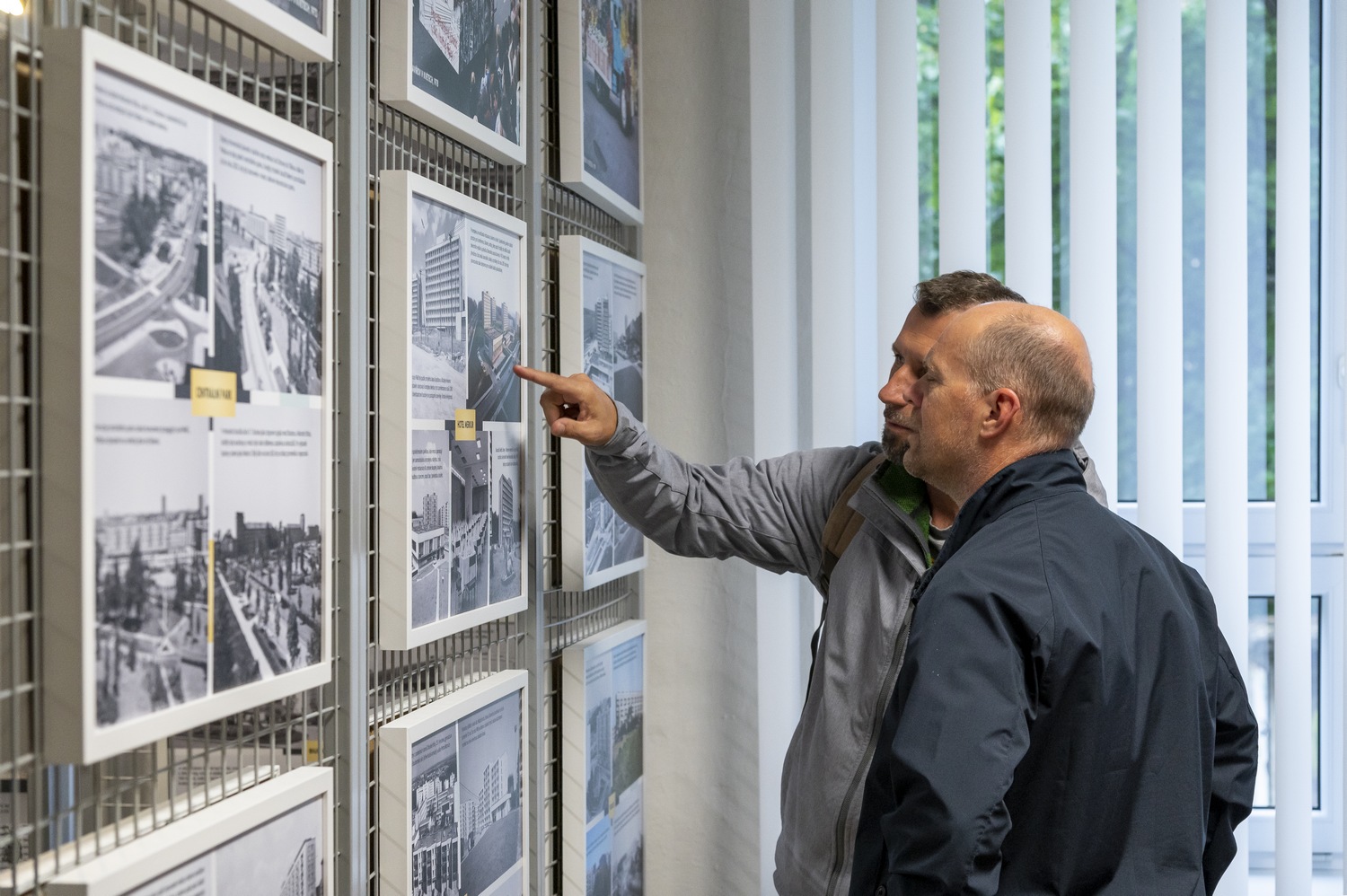 Vernisáže se zúčastnil i náměstek pro školství a kulturu Ing. Pavel Rapant, MBA.
