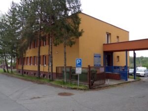 Knihovna sídlí v budově HTS