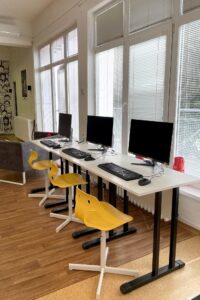 Mládež má přístup k internetu