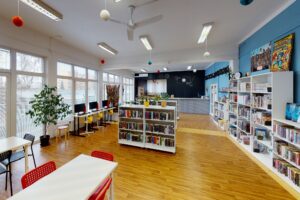 Celkový pohled na interiér K-klubu