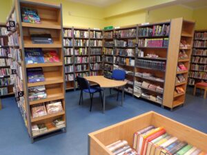 Celkový pohled do půjčovny se studijním místem