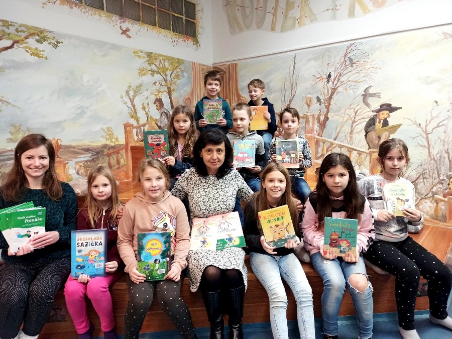 Setkání dětí se spisovatelkou Lenkou Rožnovskou