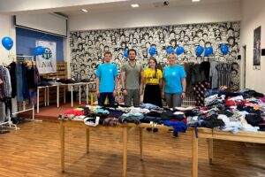 Dobrovolníci pomáhají se zajištěním SWAPu a balením věcí pro Adru